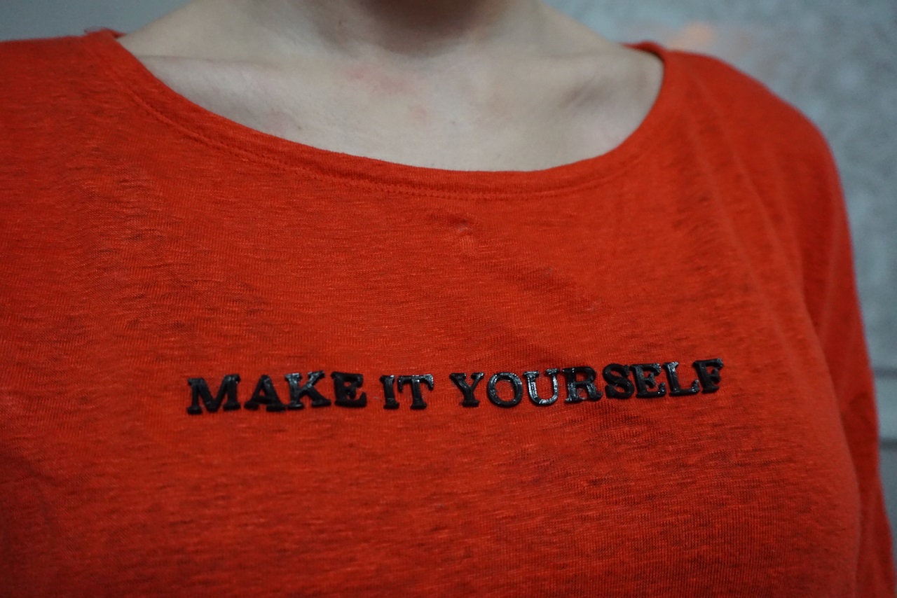 Decorate your clothes in a new way by 3D printing directly onto fabric